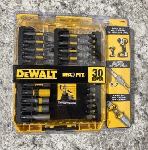 DEWALT MAXFIT 30-Piece Screwdriving Bit Set with Magnetic Sleeve – Impact Driver Ready - Image 2