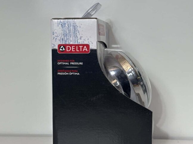 Delta 6 Spray Patterns Shower Head in Chrome - Image 6