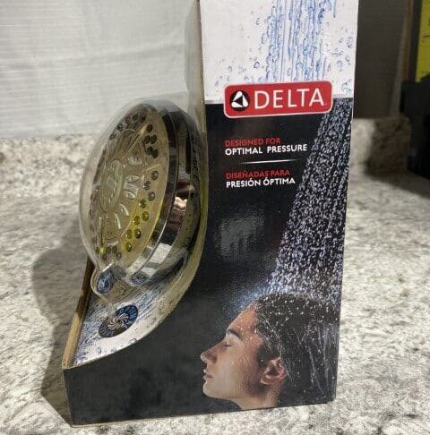 Delta 6 Spray Patterns Shower Head in Chrome - Image 3