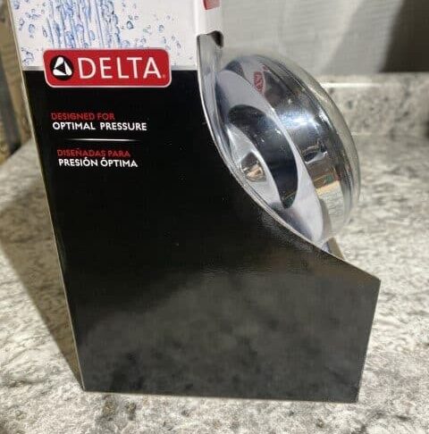 Delta 6 Spray Patterns Shower Head in Chrome - Image 5