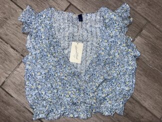 Women's Universal Thread Floral Flutter Sleeve V-Neck Crop Top