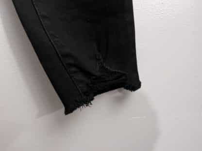 Universal Thread Black Mid Rise Skinny Jeans Size 4Short