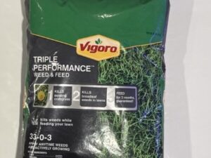 Vigoro Triple Performance weed and feed covers 4,000 sqft