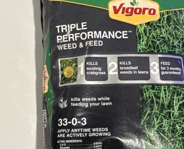 Vigoro Triple Performance weed and feed covers 4,000 sqft - Image 2