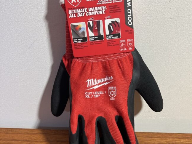 Milwaukee X-Large Level 1 Cut Resistant Insulated Winter Work Gloves with Latex Coating​