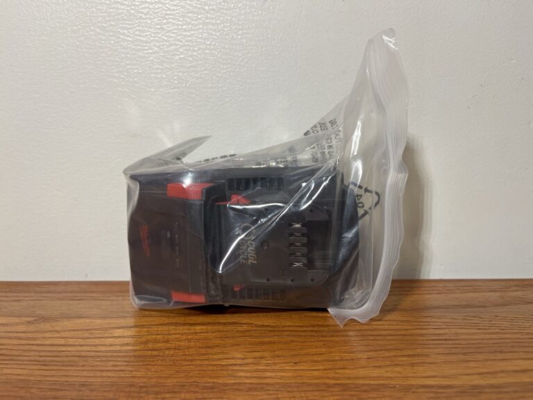 Milwaukee M18 REDLITHIUM FORGE HD 12.0 Battery Pack (SKU 48-11-1813) - Image 2